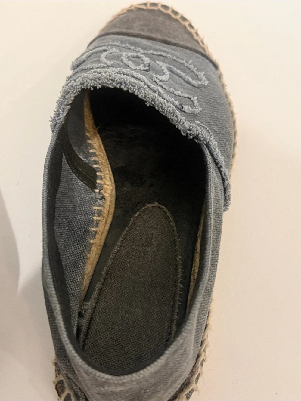 CHANEL Gray  Blue Denim CC Espadrille Flats sz 41